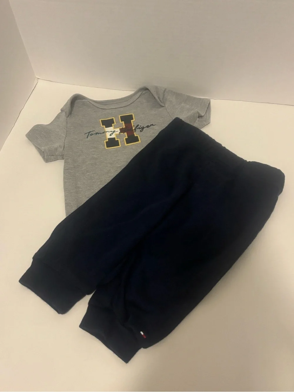 Tommy Hilfiger Grey Logo Tee and Navy Jogger Set